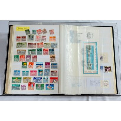 Europe, 14 albums de timbres majorité ob...