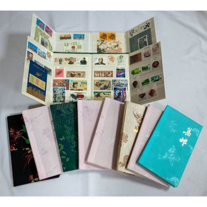 Chine 10 petits livrets de timbres, blocs...