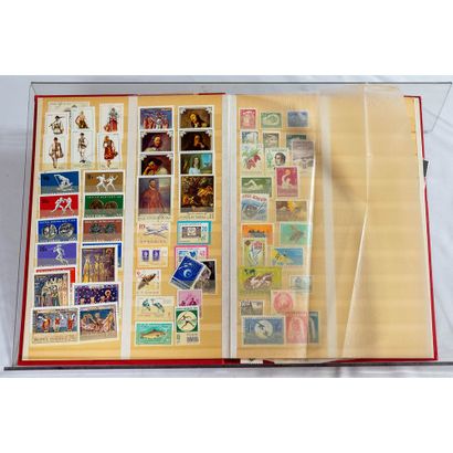 Europe, 14 albums de timbres majorité ob...