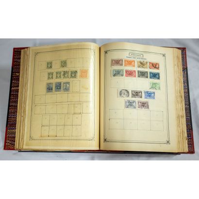 France, Europe et divers, 2 volumes de timbres...
