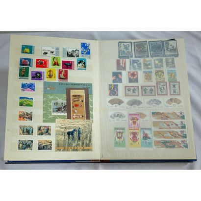 Chine 3 classeurs de timbres toute période,...
