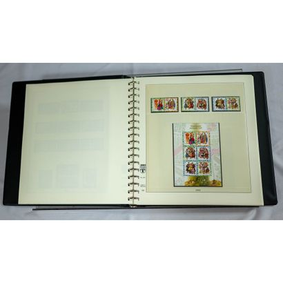 Ukraine Collection en 3 volumes. Une chemise,...