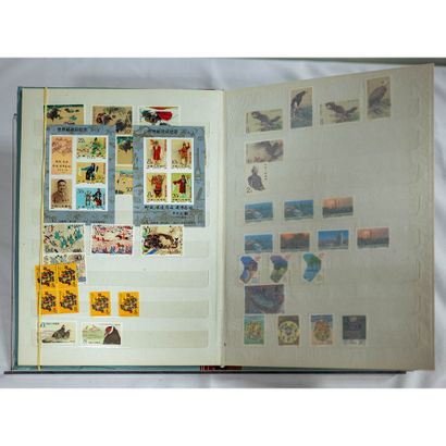 Chine 3 classeurs de timbres toute période,...