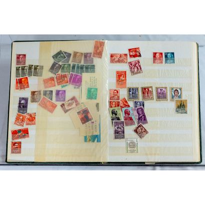 Europe, 14 albums de timbres majorité ob...