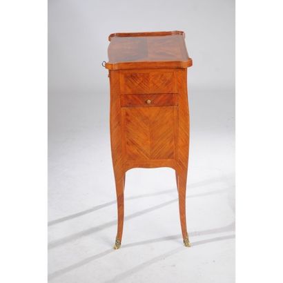 TABLE A ECRIRE LOUIS XV toutes faces en placage...