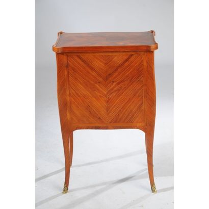 TABLE A ECRIRE LOUIS XV toutes faces en placage...