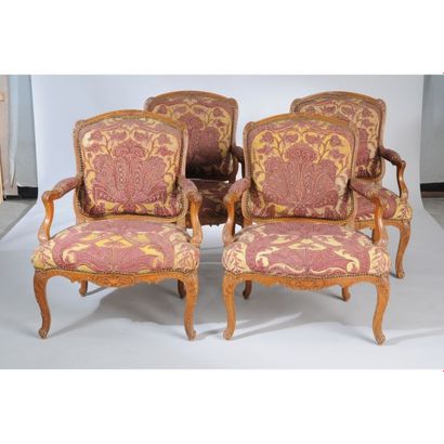 SUITE DE 4 FAUTEUILS LOUIS XV à dos plat...