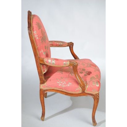 PAIRE DE FAUTEUILS LOUIS XV à dossier plat...