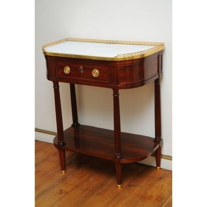 CONSOLE LOUIS XVI de forme demi lune en bel...