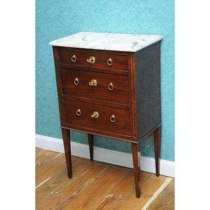 PETITE COMMODE D'ENTRE DEUX LOUIS XVI en...