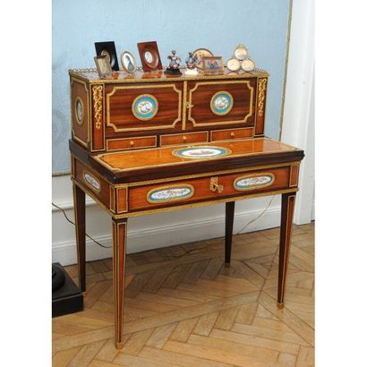 BUREAU BONHEUR DU JOUR LOUIS XVI en placage...