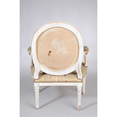 PAIRE DE FAUTEUILS LOUIS XVI en bois rechampi...