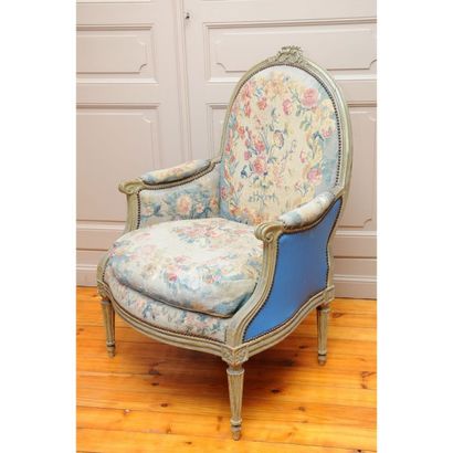 BERGERE LOUIS XVI à dos plat en bois rechampi...