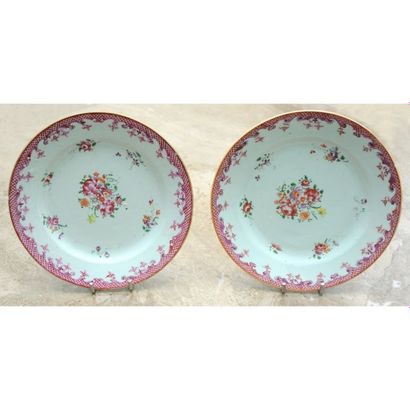 PAIRE D'ASSIETTES en porcelaine de CHINE...
