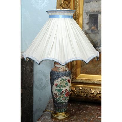 LAMPE en porcelaine dans le goût de la CHINE...