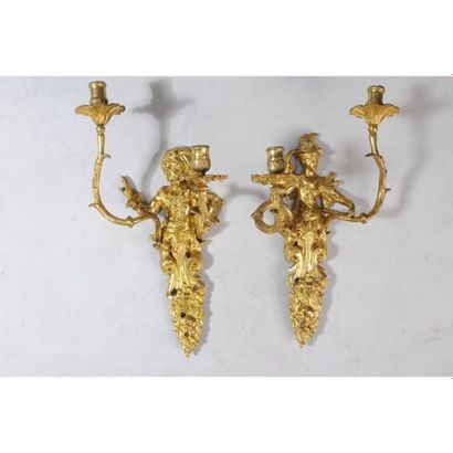 PAIRE D'APPLIQUES LOUIS XV en bronze à belle...