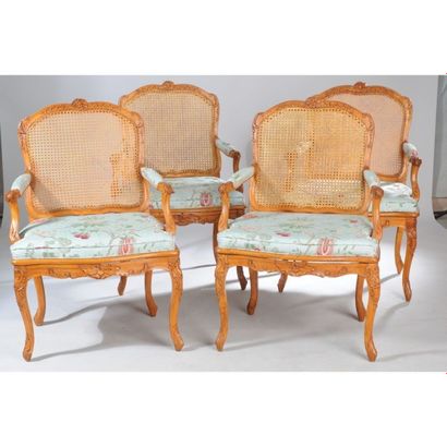 SUITE DE 4 FAUTEUILS LOUIS XV à dos plat...