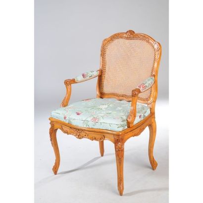 SUITE DE 4 FAUTEUILS LOUIS XV à dos plat...