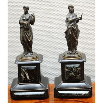 PAIRE DE SUJETS en bronze montés sur des...