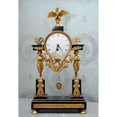 PENDULE LOUIS XVI en marbre noir et bronze...
