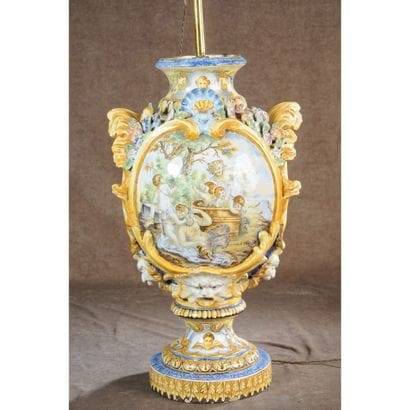 GRAND VASE en faïence dans le goût italien...