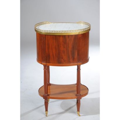 PAIRE DE TABLES DE SALON LOUIS XVI de forme...