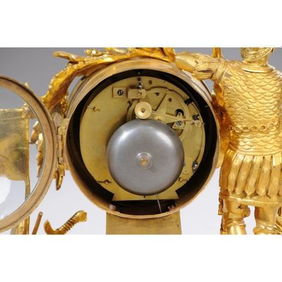 PENDULE LOUIS XVI en bronze doré et marbre...