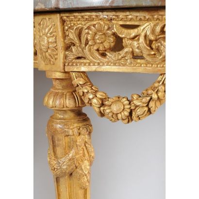 PAIRE DE PETITES CONSOLES LOUIS XVI de forme...