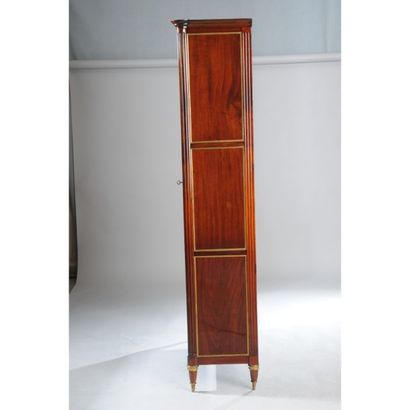 BIBLIOTHEQUE LOUIS XVI en acajou et placage...