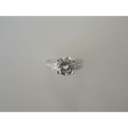 BAGUE SOLITAIRE en or blanc 14cts ornée d’un...
