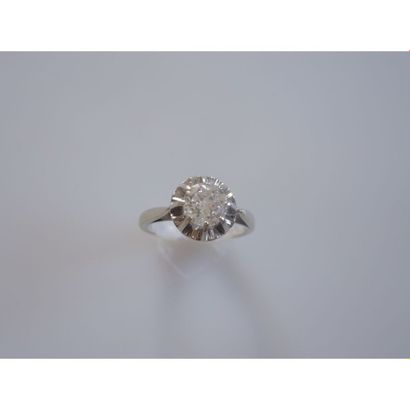 BAGUE SOLITAIRE en or blanc et platine ornée...