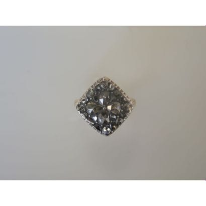 BAGUE en or 14cts et argent ornée de diamants...
