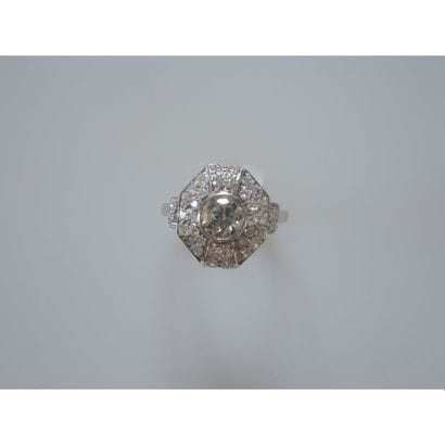 BAGUE octogonale en or blanc ornée d’un diamant...