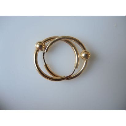 PAIRE DE CREOLES en or ornées d’une boule...