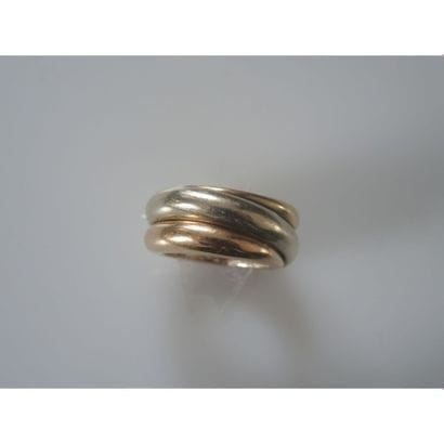 CARTIER.
Large anneau 3 ors. Signé et numéroté....