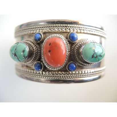 BRACELET en argent rigide ouvert orné de...