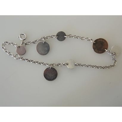 HERMES.
Bracelet en argent orné de cercles...