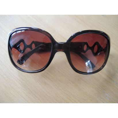 PARALLELE. 
Paire de lunettes de soleil en...