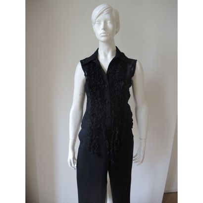 MOSCHINO CHEAP AND CHIC.
Chemise sans manche...