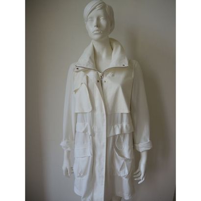 HOTEL PARTICULIER. 
¾ en gabardine de coton...