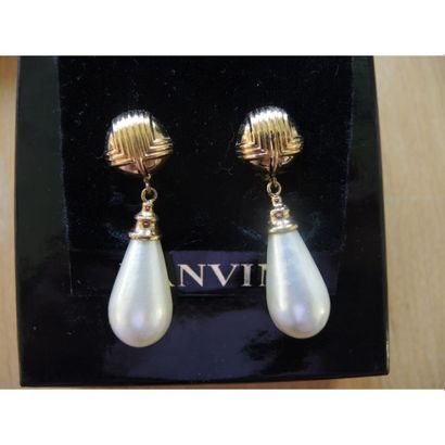 LANUIN. 
Paire de boucles d’oreilles en métal...