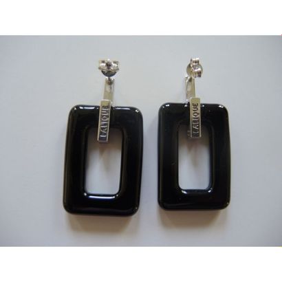 LALIQUE.
Paire de boucles d’oreilles en argent...