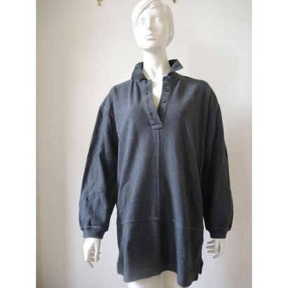 HERMES.
Sweet polo en coton gris. 