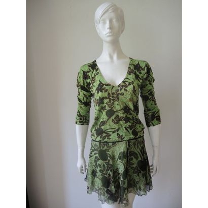 Patrizia PEPE. 
Ensemble pull col V et jupe...