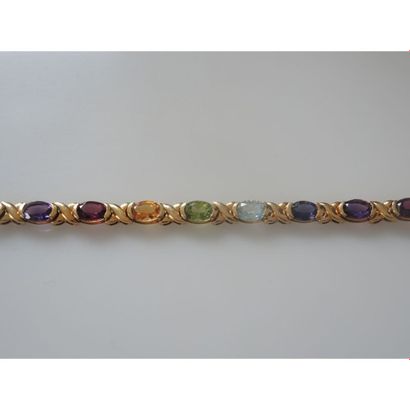 BRACELET ligne en or orné de pierres fines...