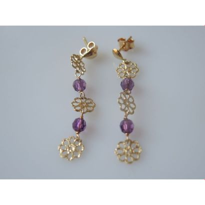 PAIRE DE PENDANTS D’OREILLES en or filigrané...