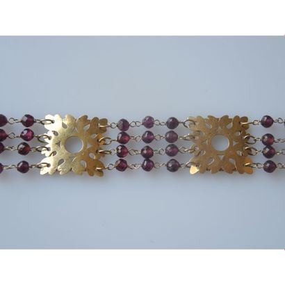 BRACELET en or à motifs carrés ajourés épaulés...