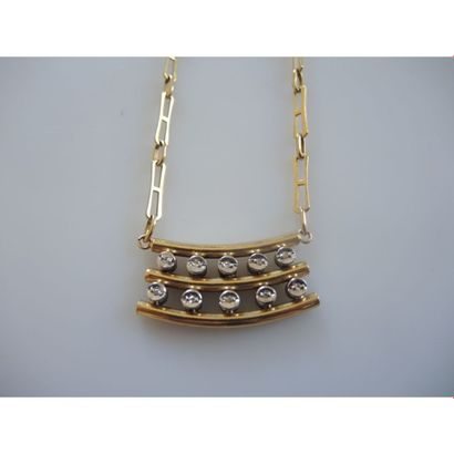 COLLIER en or jaune orné de 2 lignes de diamants...