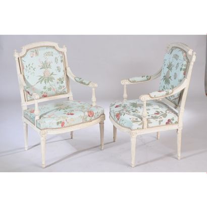 PAIRE DE FAUTEUILS LOUIS XVI à dos plat à...
