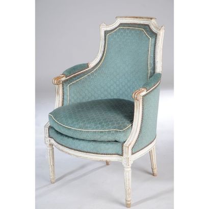 PAIRE DE BERGERES LOUIS XVI en bois laqué...